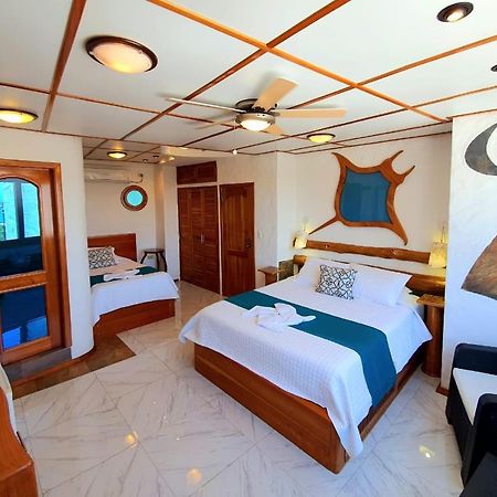 プエルトアヨラ Casa Ocean Pier Bed & Breakfast エクステリア 写真
